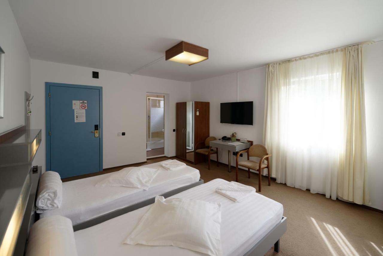 Vila Rosa 3*